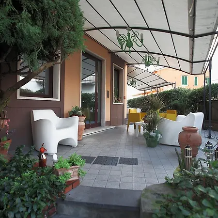 Alexandra Hotel 3*