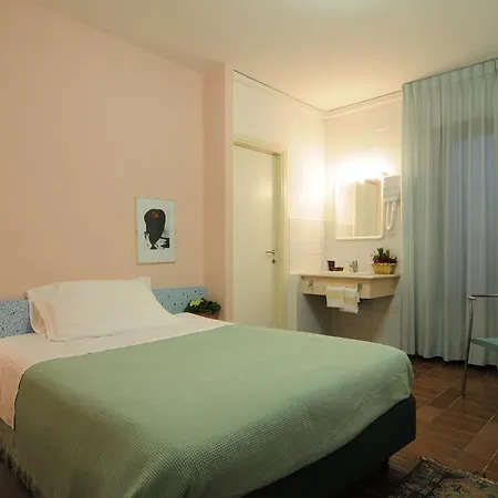Alexandra Hotel 3*